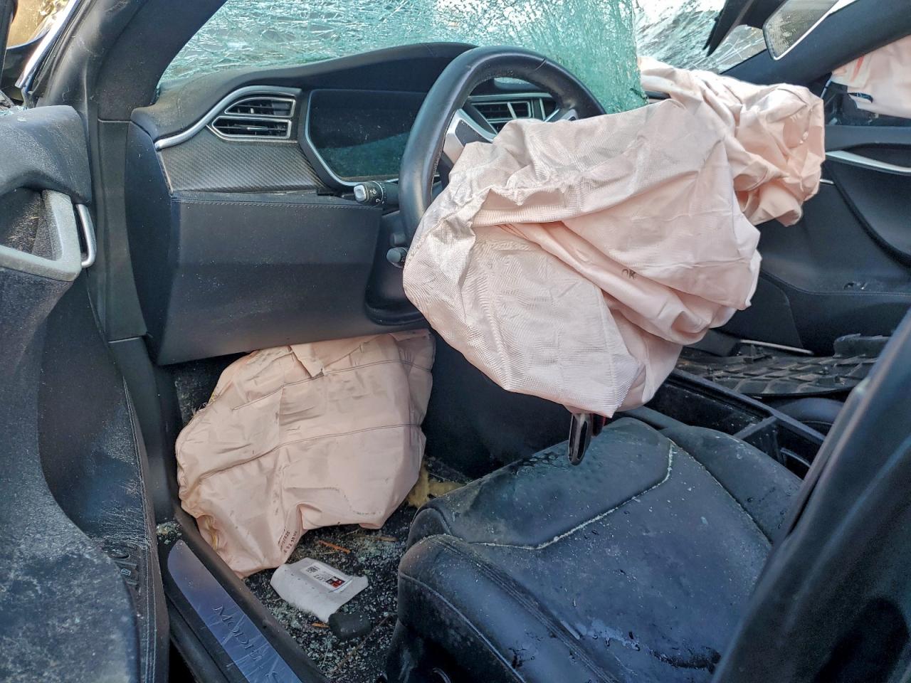 Tesla Model S Image 11