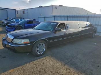  Salvage Lincoln Towncar