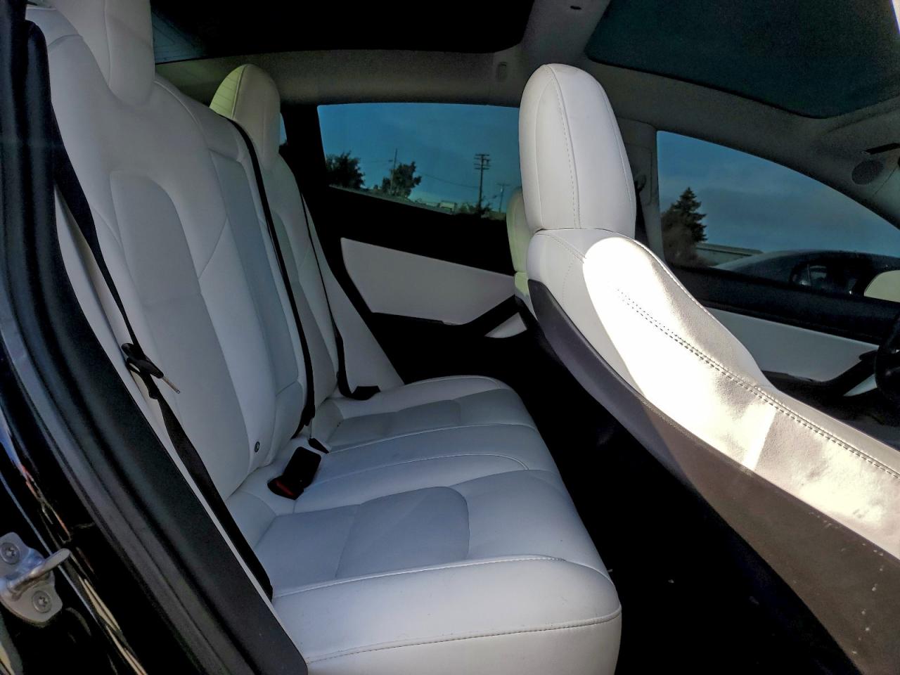 Tesla Model 3 Image 9