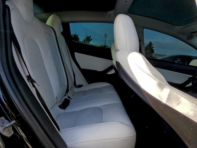 Tesla Model 3 Image 9