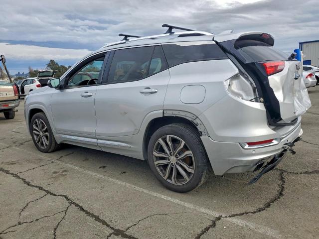 GMC Terrain Denali Image 8