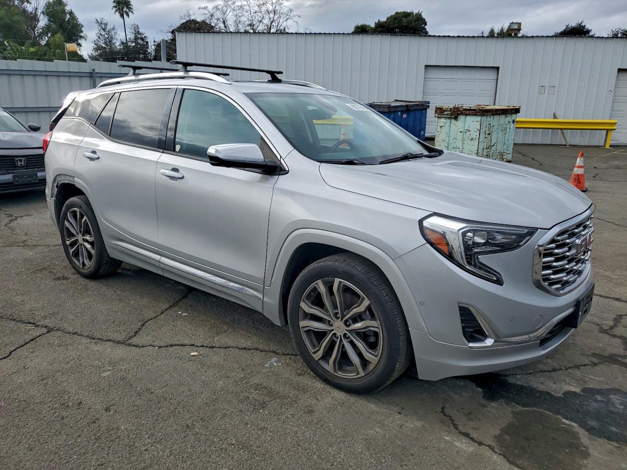 GMC Terrain Denali Image 12