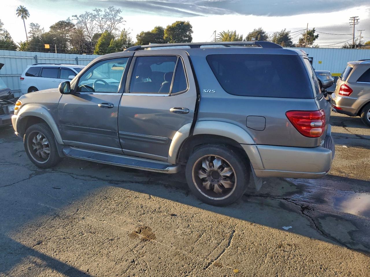 Toyota Sequoia Sr5 Image 6