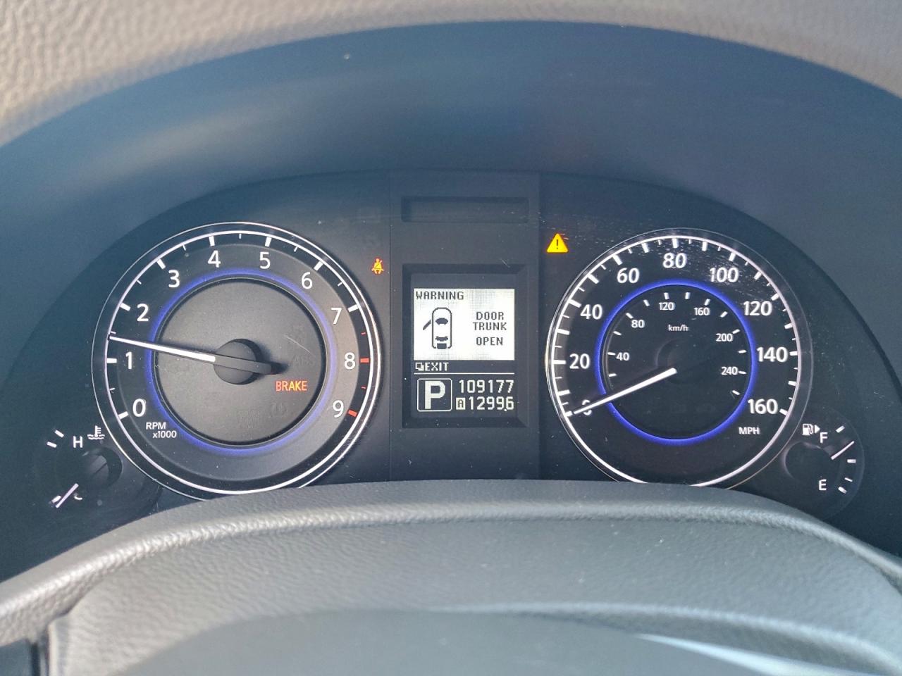 INFINITI Q40 Image 10