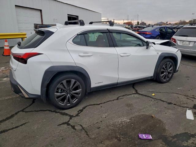 Lexus Ux 250h Image 8