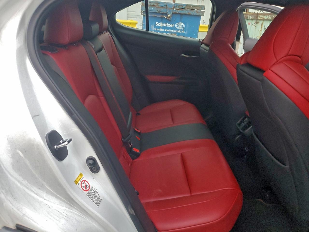 Lexus Ux 250h Image 11